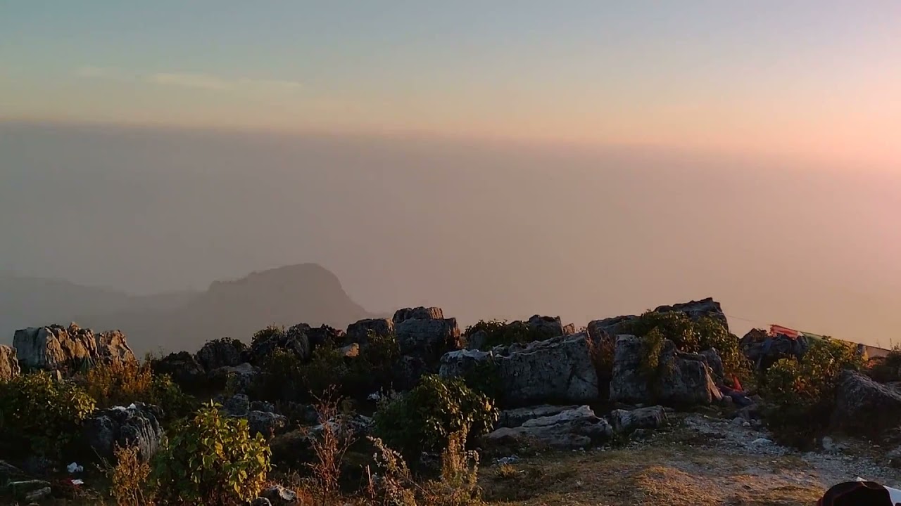 360 calming view of George Everest Peak