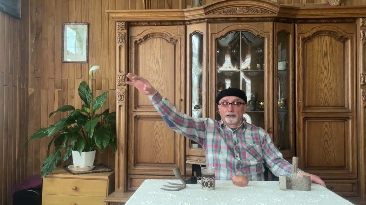 Rola ziemniaków w żywieniu zwierząt w czasach PRL wspomina sołtys Zenek.