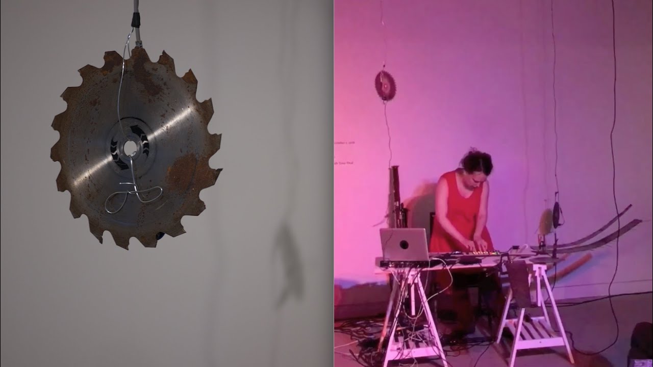 Scies &agrave; Tone Deaf installation and performance