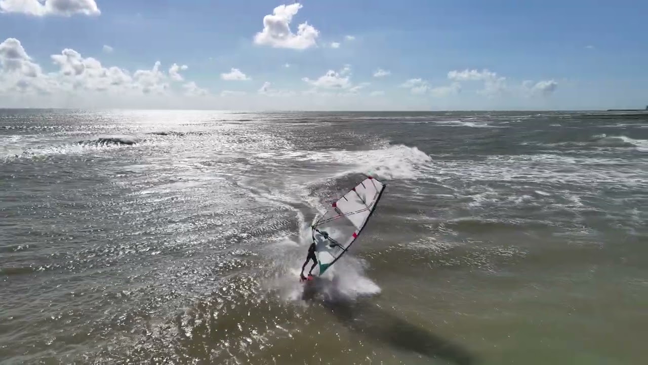 Petite session wing, windsurf pour le 14 Aout 2024, du vent des vagues et du soleil.
