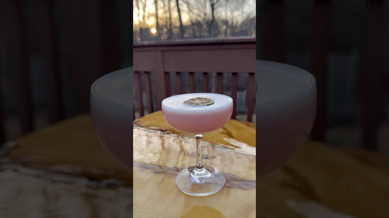 Hawaiian Sunset tiki vodka cocktail recipe 🌞🌄 #tikicocktails #vodkacocktails #tropicaldrinks