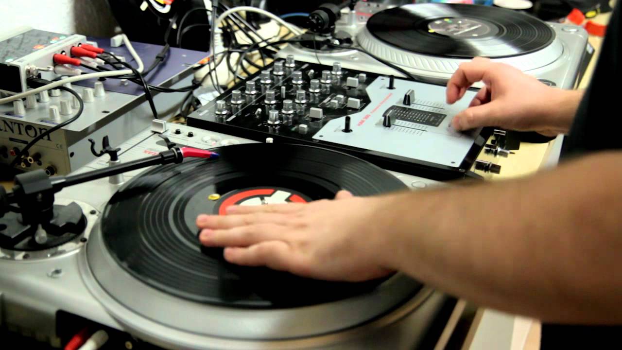 turntable controlling modular synth
