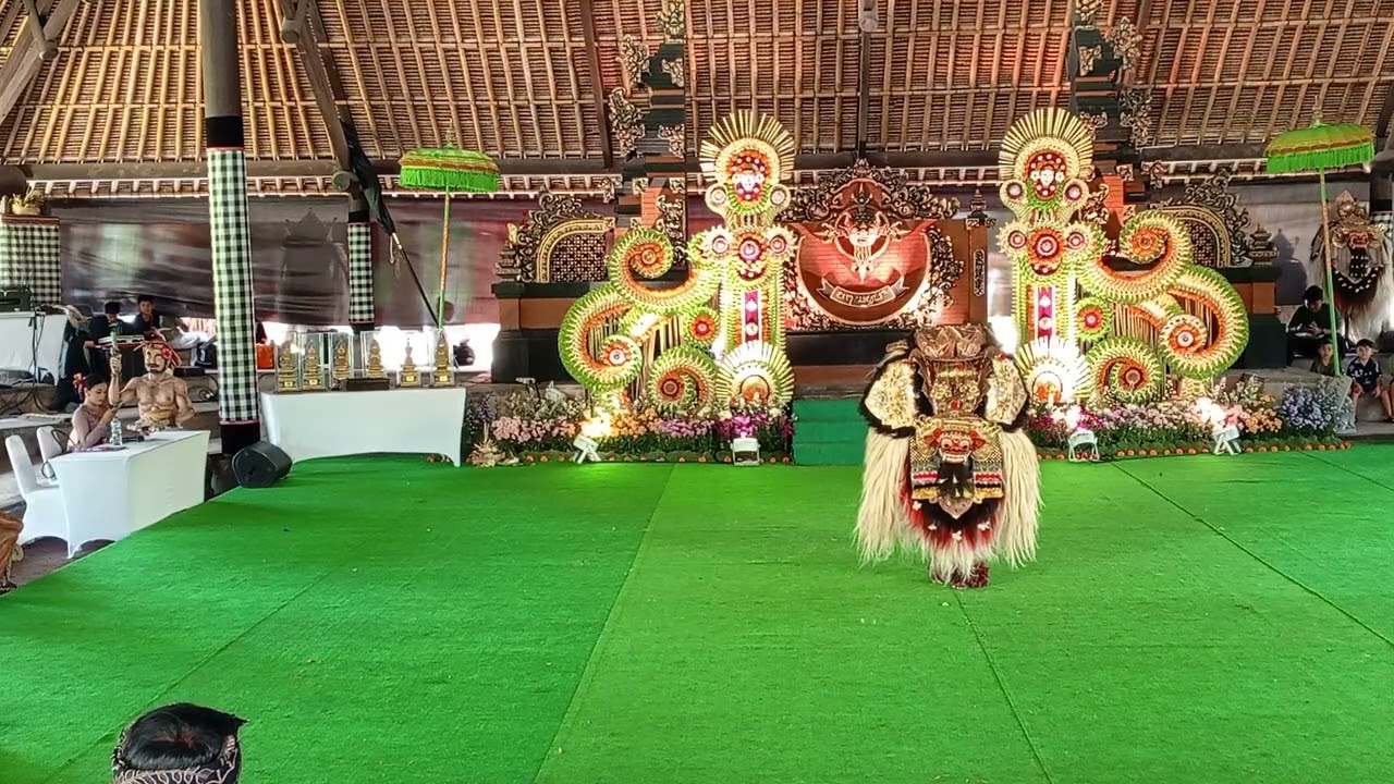 lomba barong buntut no undi 12 di pura taman ayun 
