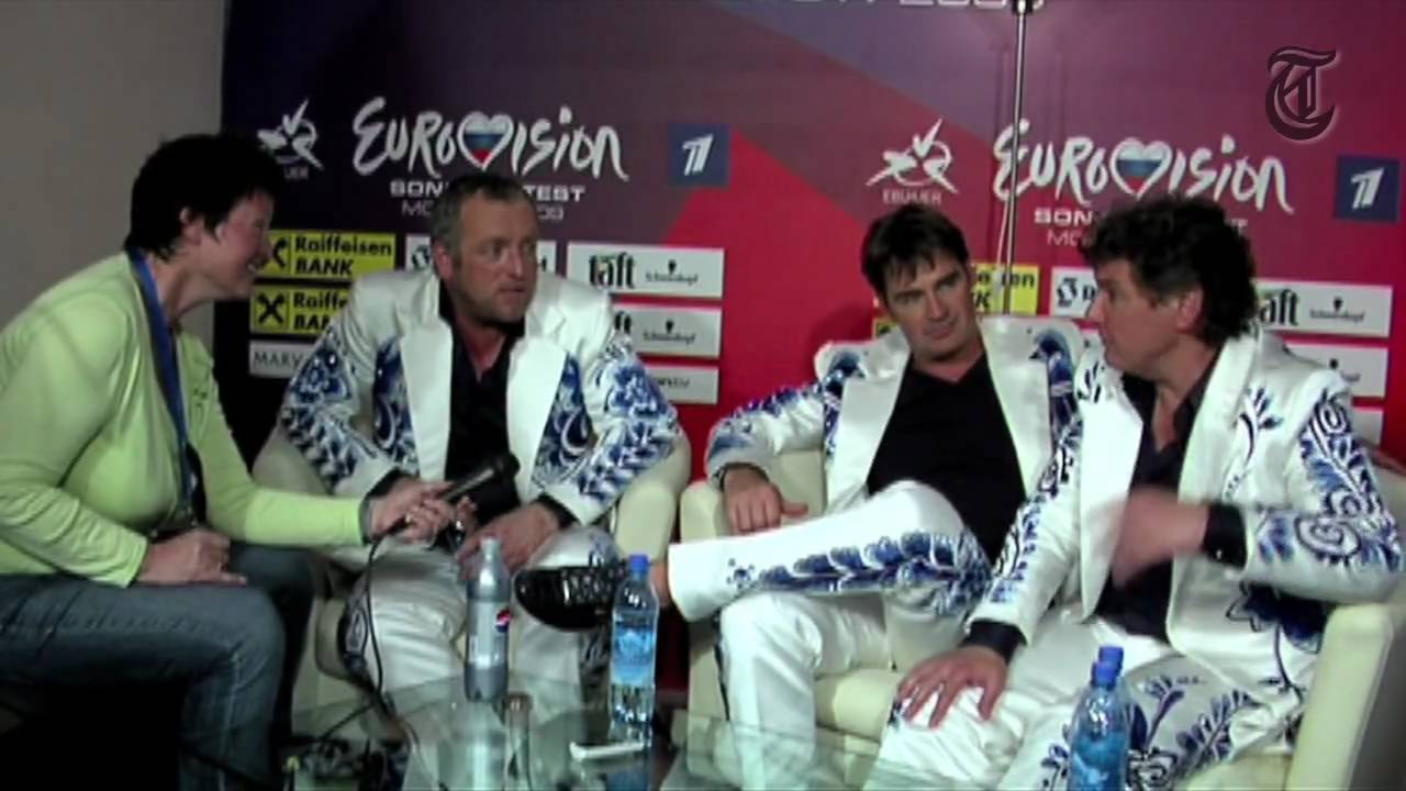 Wilma Nanninga interviewt de Toppers in Moskou