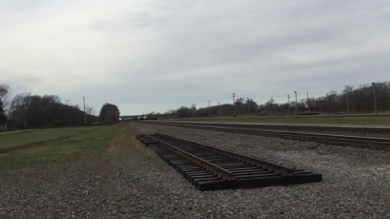 BNSF 1409 (triclops SD60M) leads M-GALCHI through Chillicothe, IL 11/29/20