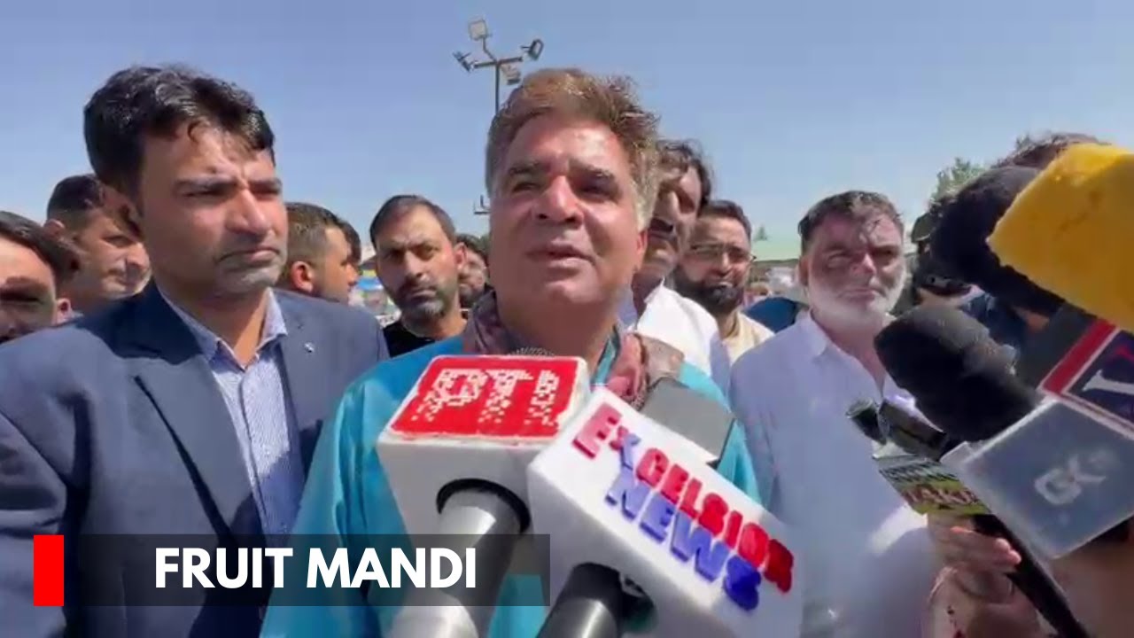 Anantnag: Ravinder Raina Visits Jablipora Fruit Mandi