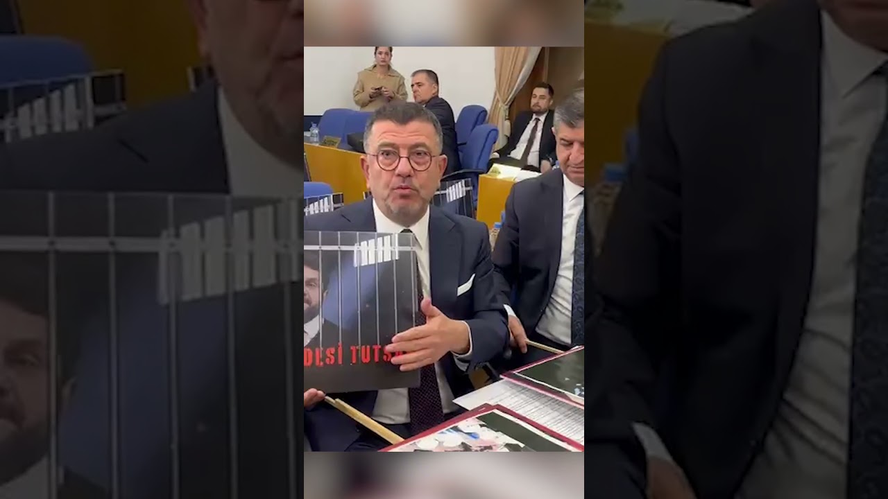 CHP grubu Numan Kurtulmuş&rsquo;u Can Atalay ve yaralanan milletvekili fotoğraflarıyla karşıladı #shorts