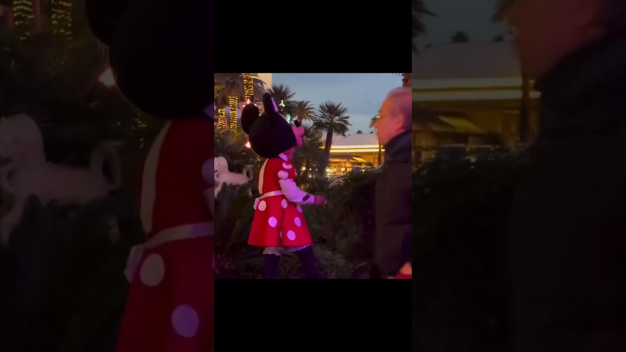Minnie &eacute; flagrada fumando na Disney