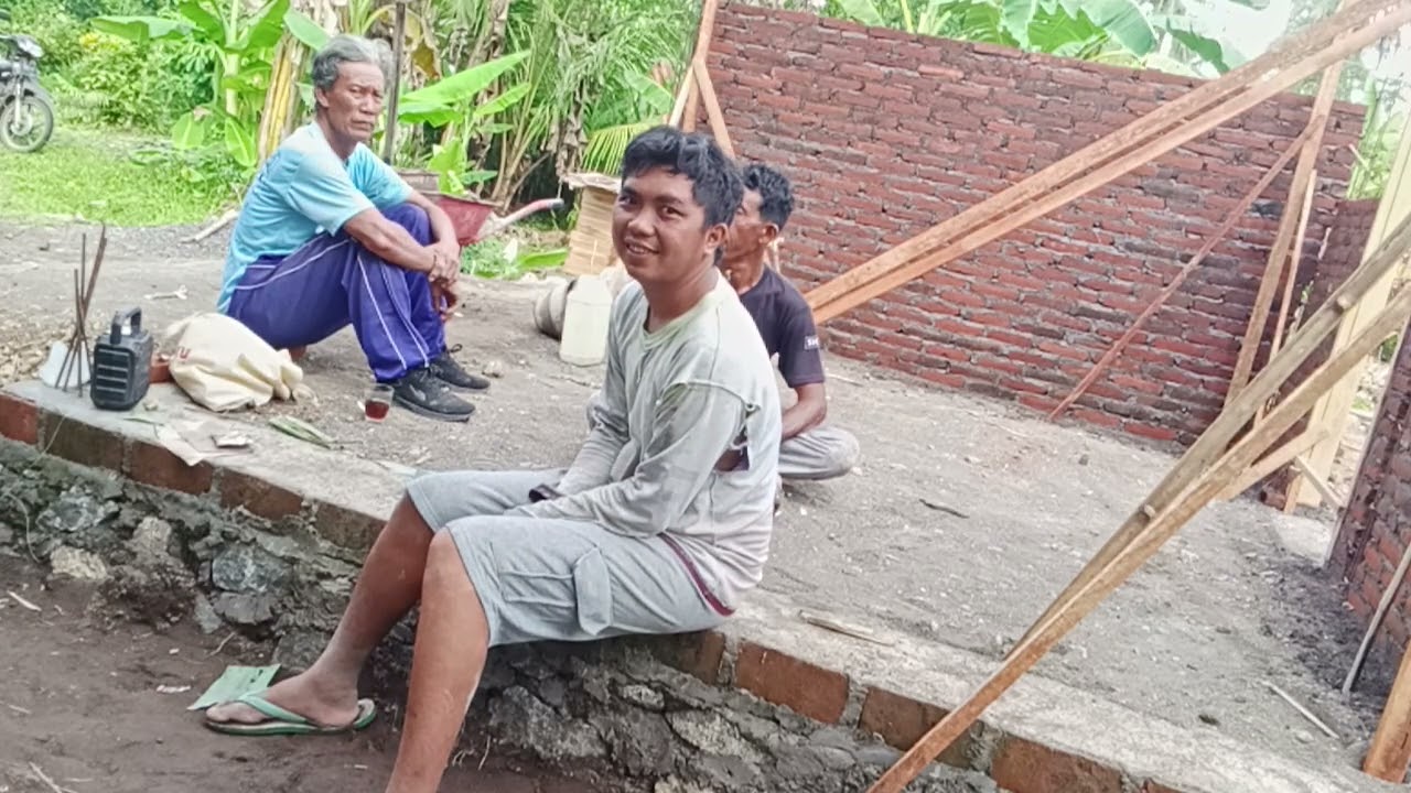 Istirahat sejenak di Proyek