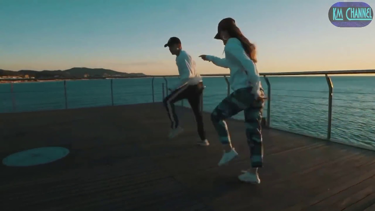 Eiffel 65   Blue Da Ba Dee ( Shuffle dance )