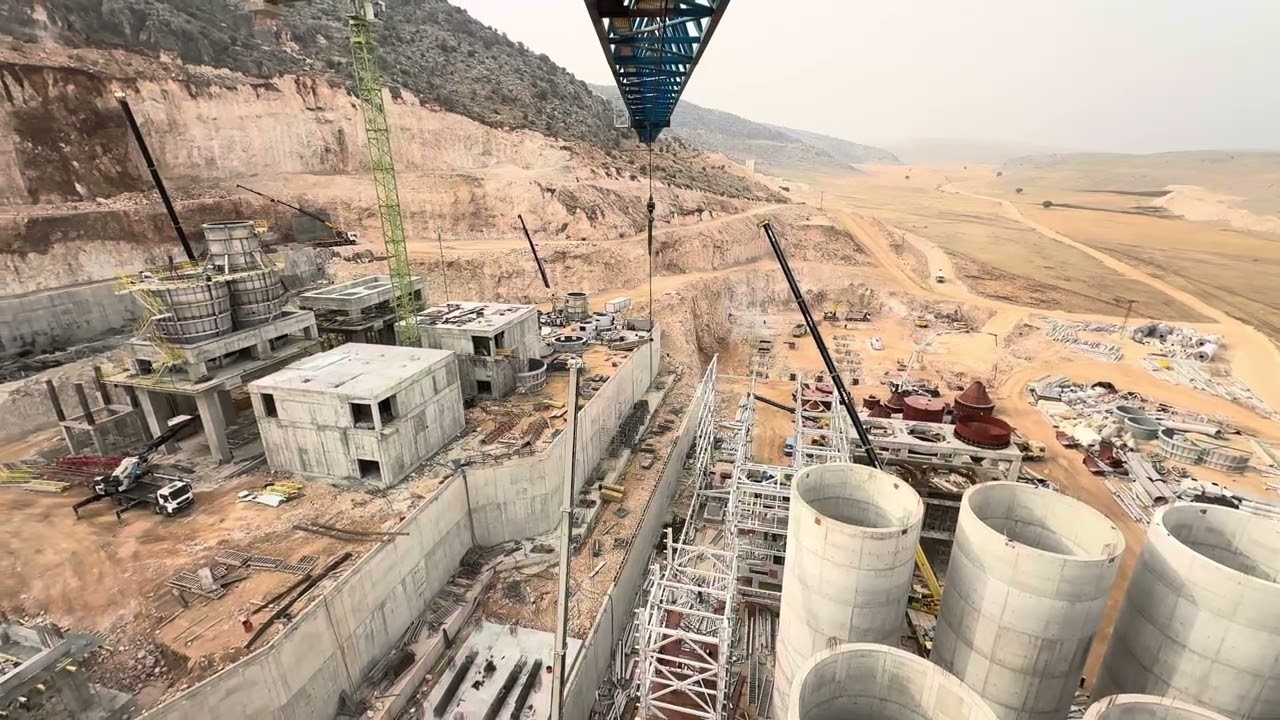 Kireç fabrikasında sonlara doğru Liebherr 256H-C sahne de 