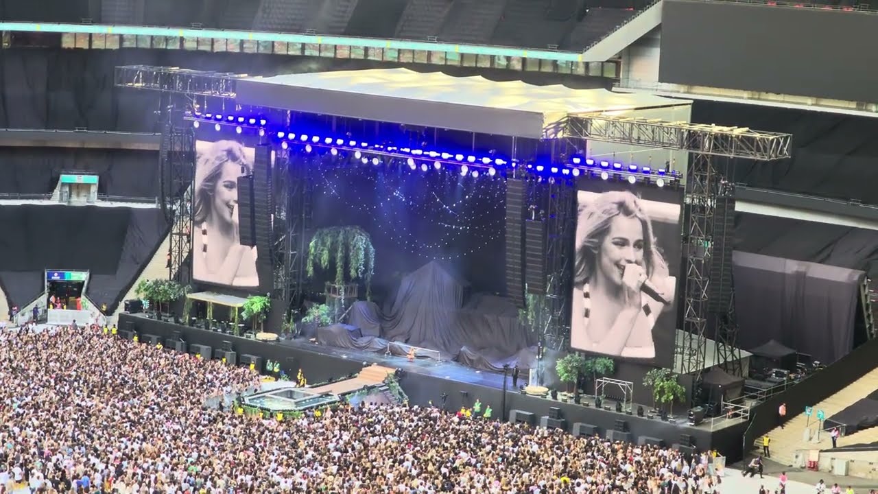 Addison Rae live at London Wembley Stadium 3/7 night 1 Lana del Rey 2025 tour