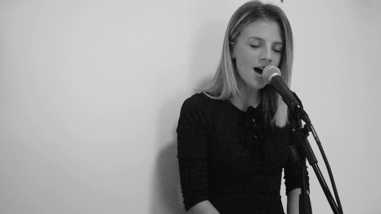 Giulia Matarese  - Abbracciame Cover
