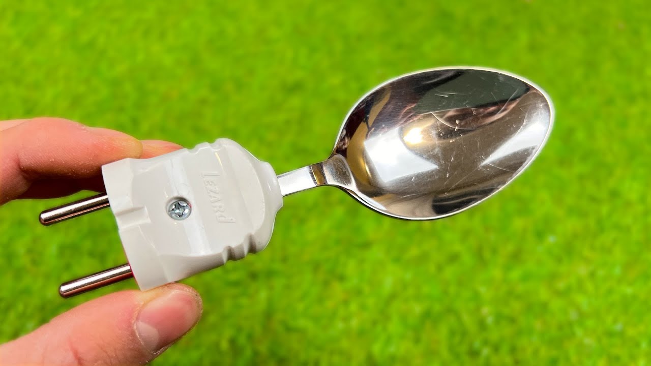 An Experienced Electrician Taught me ! Only a SPOON and a CABLE - Amazing!