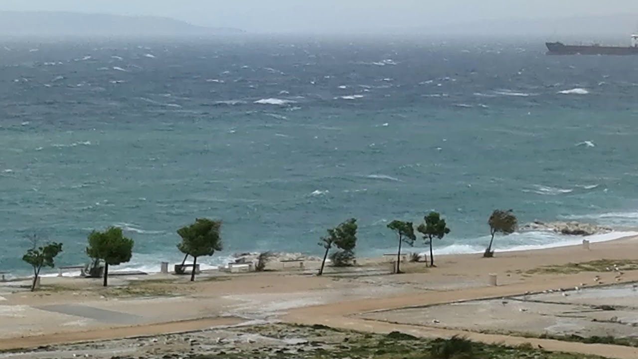 Orkansko jugo u Bračkom kanalu