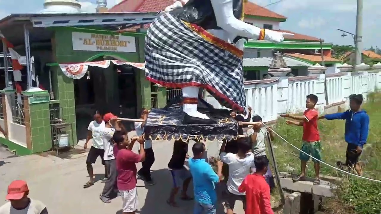 Proses pemindahan Semar (Karnaval pejagan)