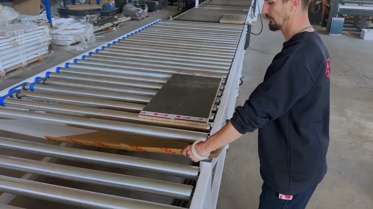 Automatic cardboard cutting with laser scanner
