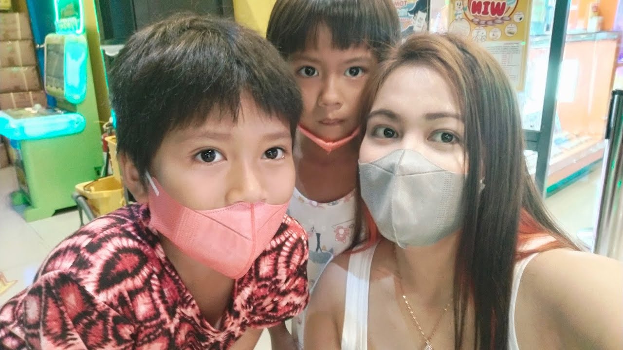 SUNDAY WITH FAM