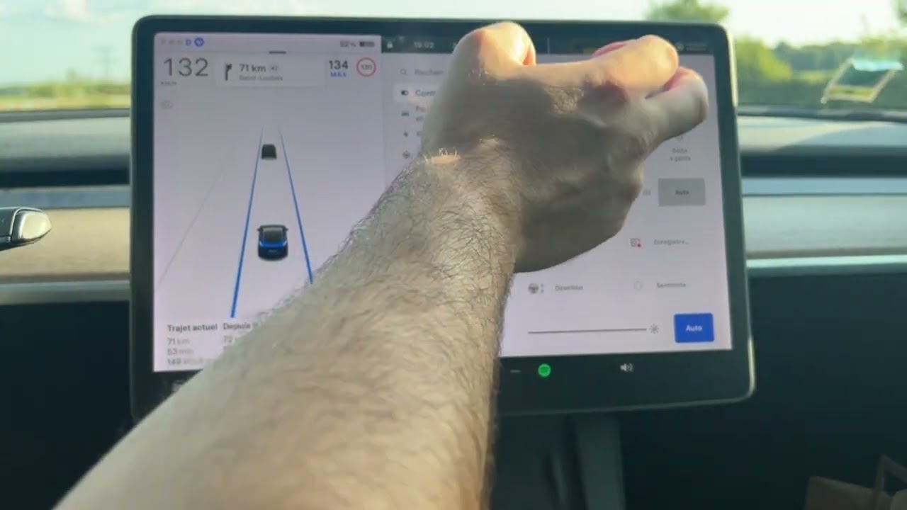 Tesla Autopilot et Régulateur adaptatif