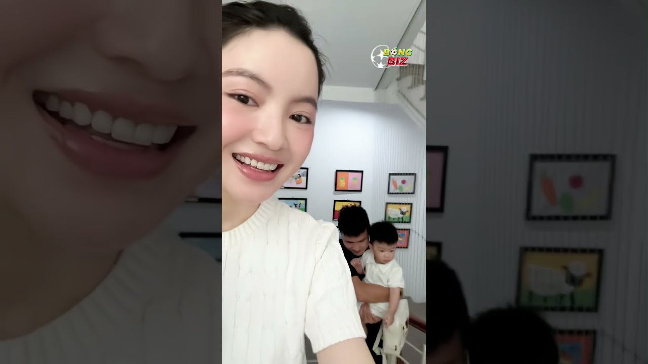 Vợ chồng Quang Hải h&aacute;o hức đưa con trai Lido đi học buổi đầu 🥰
