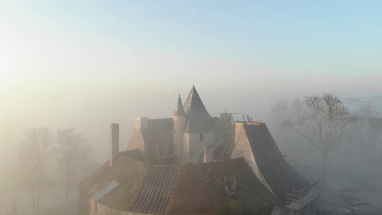 Le Château de Meauce sous la Brume