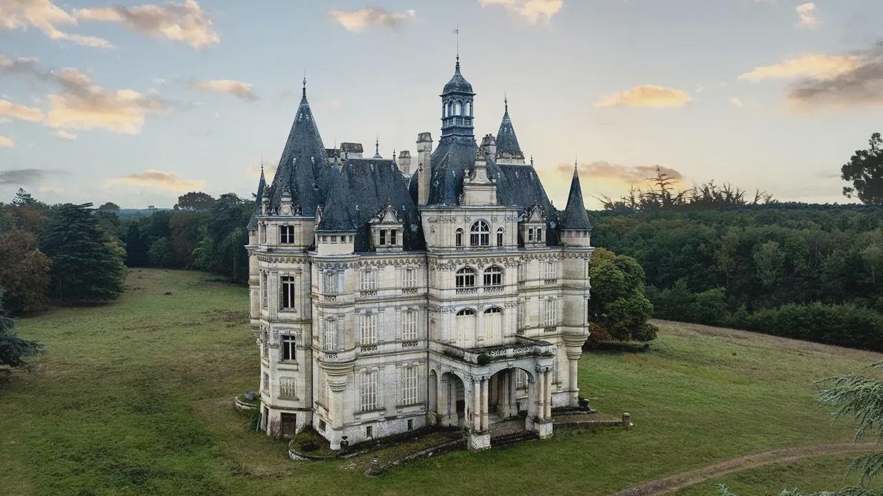 Château féerique abandonné du 18ᵉ siècle ~ Les propriétaires ont tout laissé derrière !