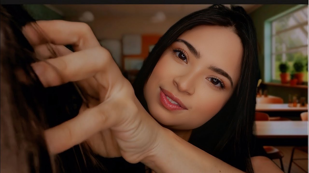 ASMR: Dziewczyna siedząca za tobą zaczyna flirtować. 👀