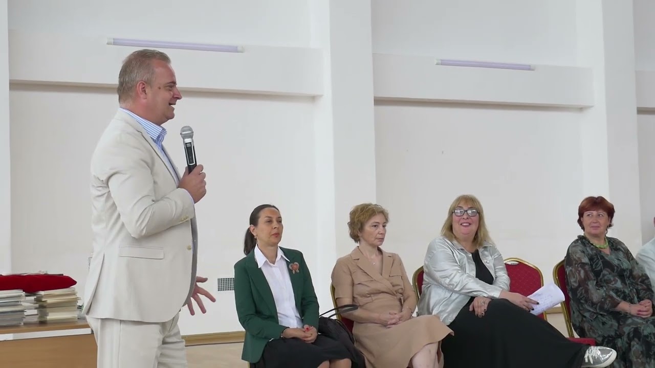Festivitatea de absolvire și de predare a cheii la Școala Gimnazială Dumbrăvița