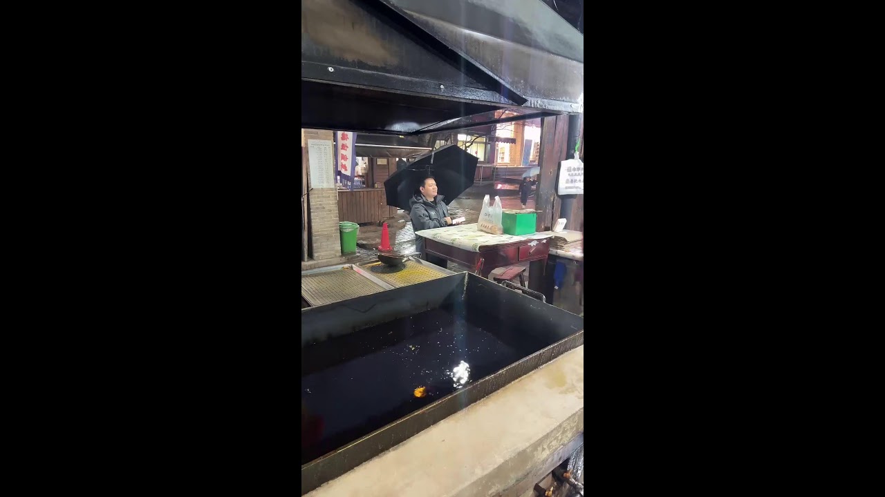 Magical Chinese street food 神奇的中国街头美食  不思議な中国の街グルメ