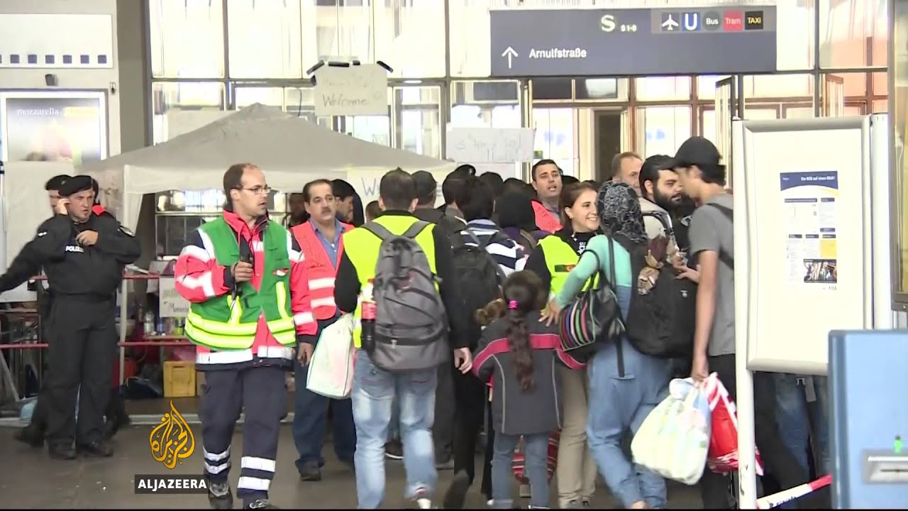 Thousands of refugees reach Germany