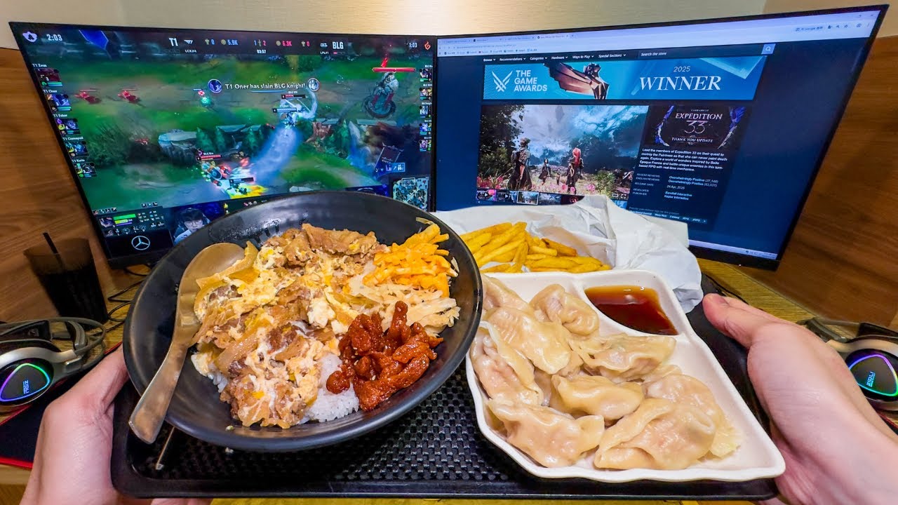 Eating at 24 Hours Private Room Internet Cafe