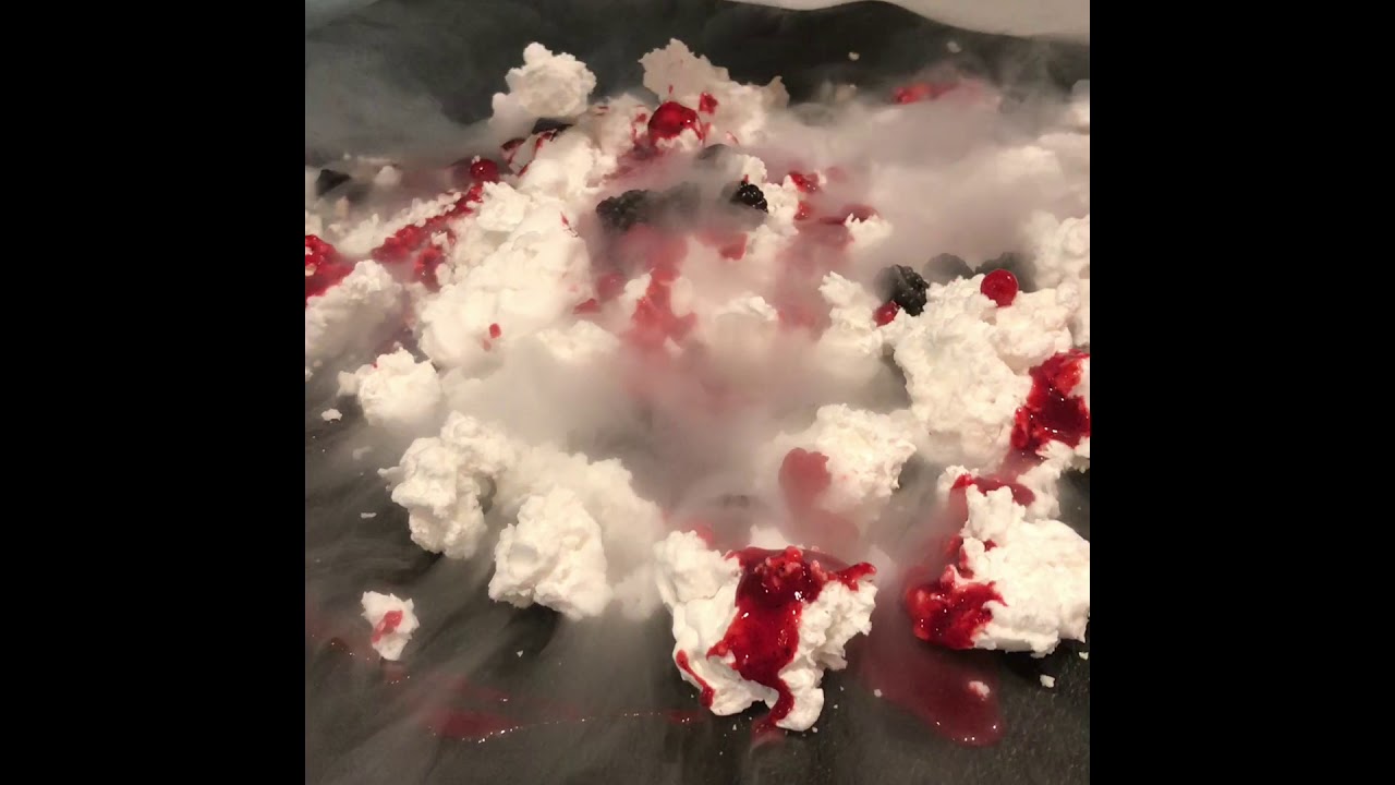 Nitrogen dessert at Kokosnot, Andorra