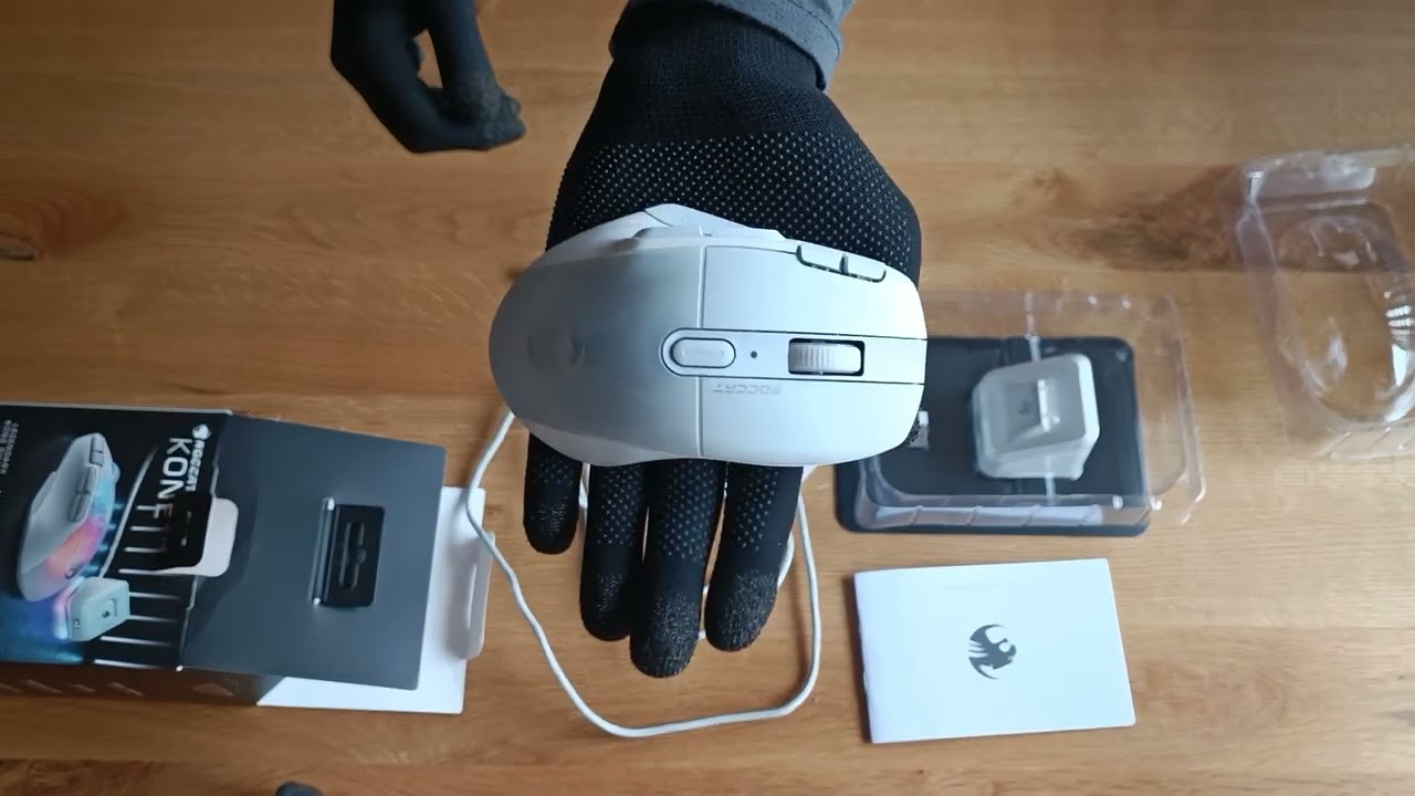 ROCCAT Kone XP Air White - Wireless Gaming Mouse with Charging Dock - Unboxing