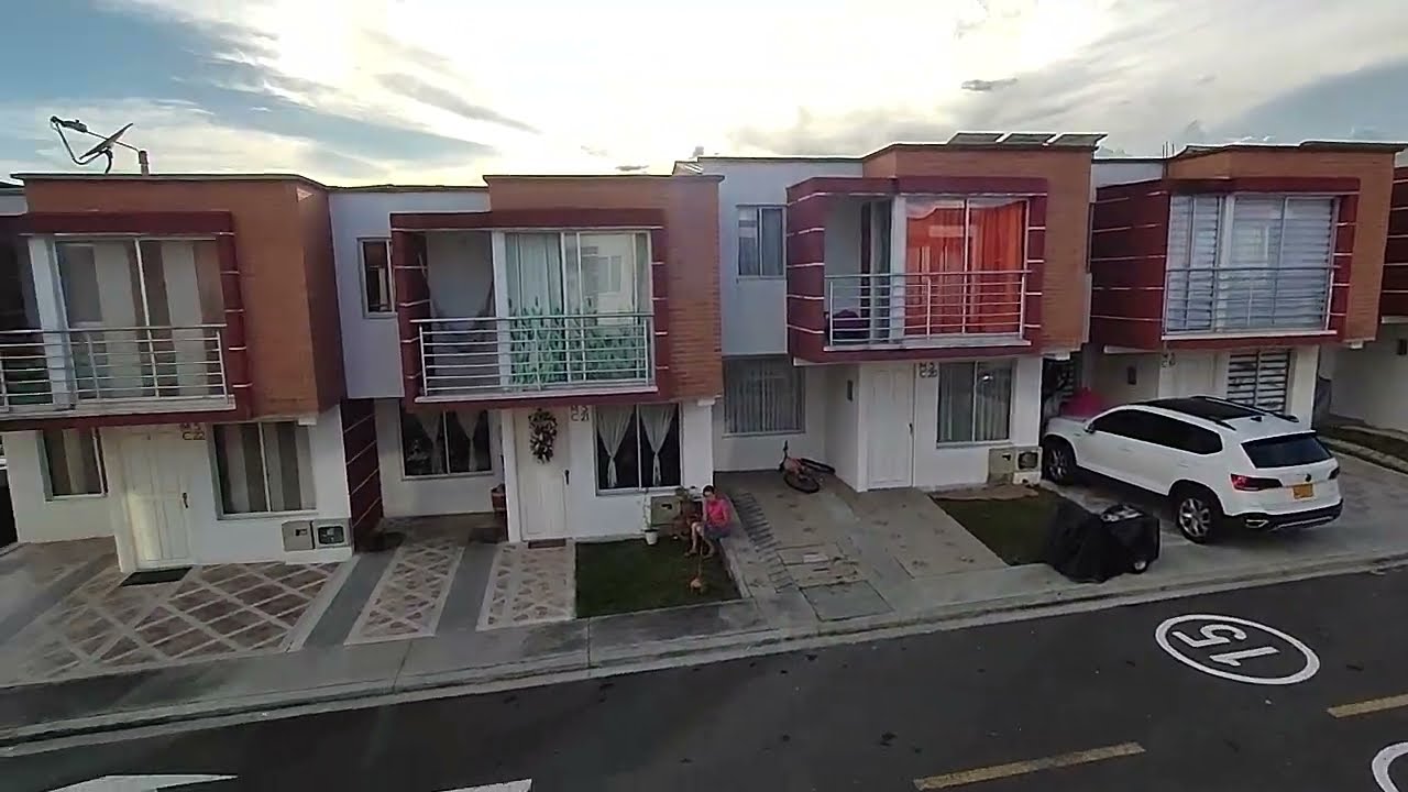 VENPERMUTO CASA CONJUNTO CERRADO  PEREIRA SECTOR GALICIA,  $ 285 MILLONES, RECIBO CARRO COMERCIAL .