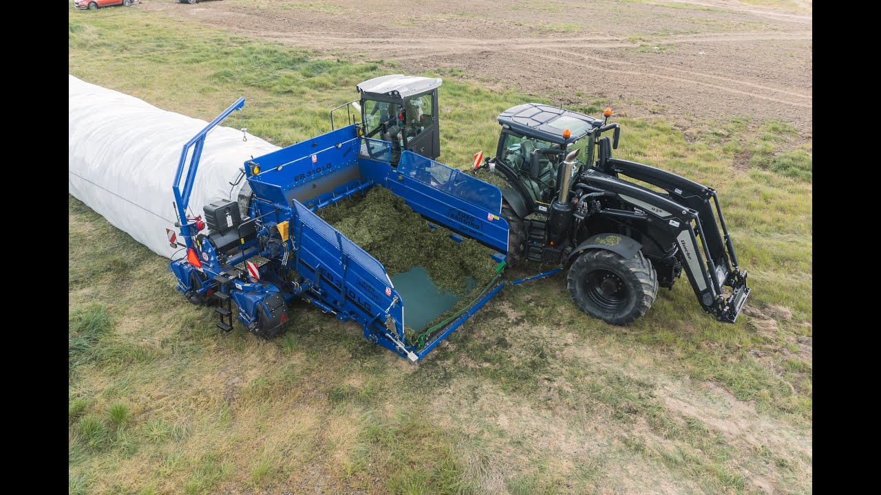 Silage bagger EB 310 LG Deluxe - contracting line with black John Deere 6250R bagging alfa alfa.