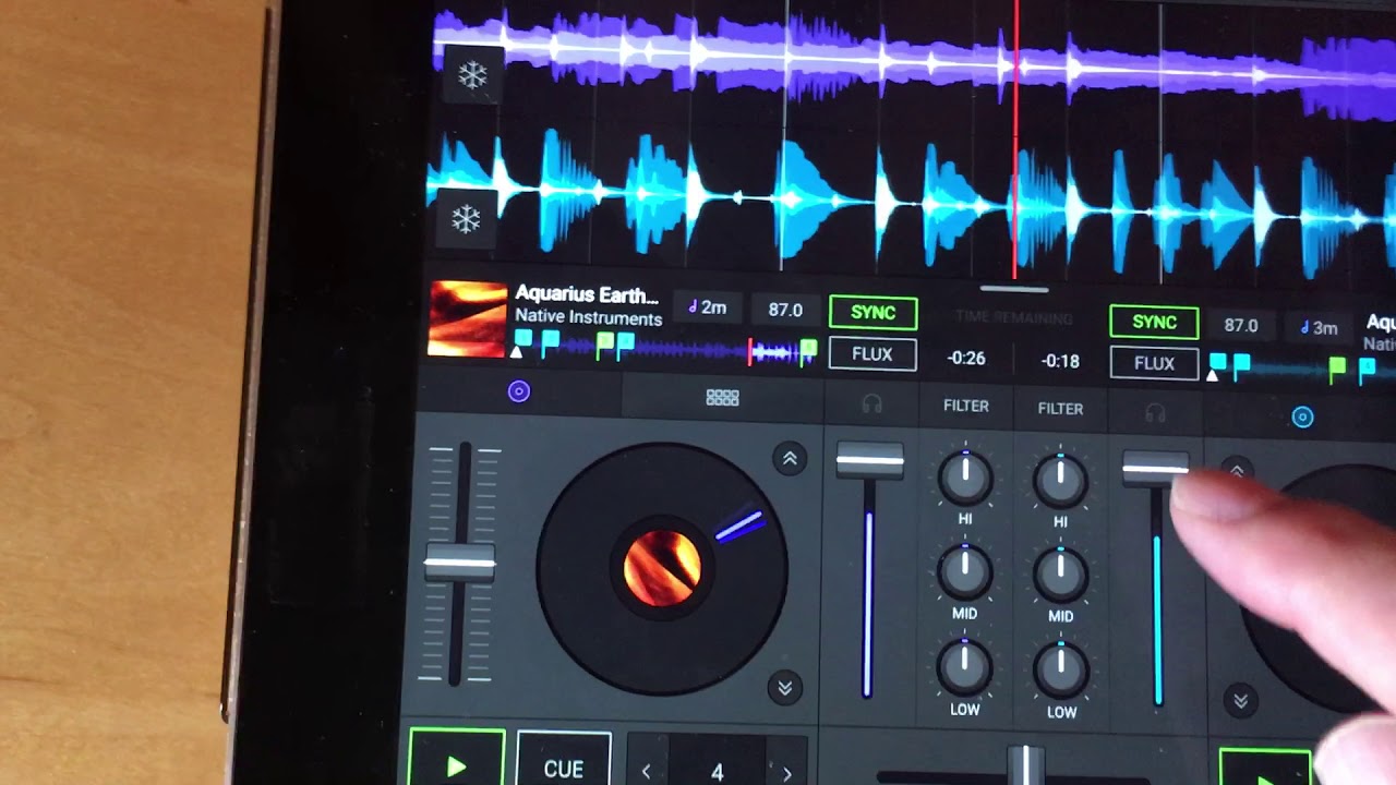 test / iPad mini4 Native Instruments TRAKTOR DJ 2 iPad
