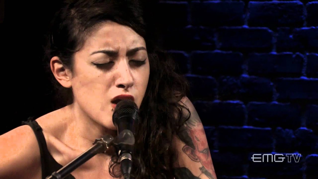 Alexia Rodriguez, Eyes Set To Kill sings acoustic version of Doll Parts on EMGtv