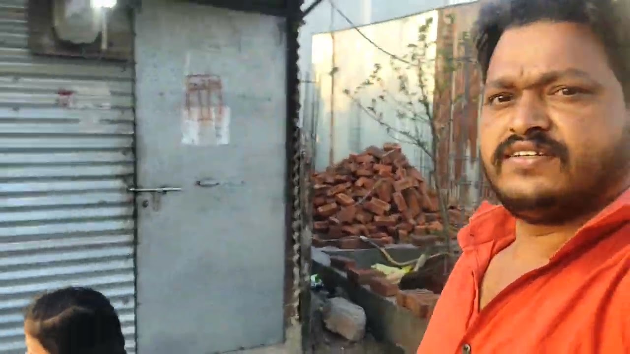 त्रिशाला ऑटो मध्ये सोडले शाळेत जायला झाला होता उशीर