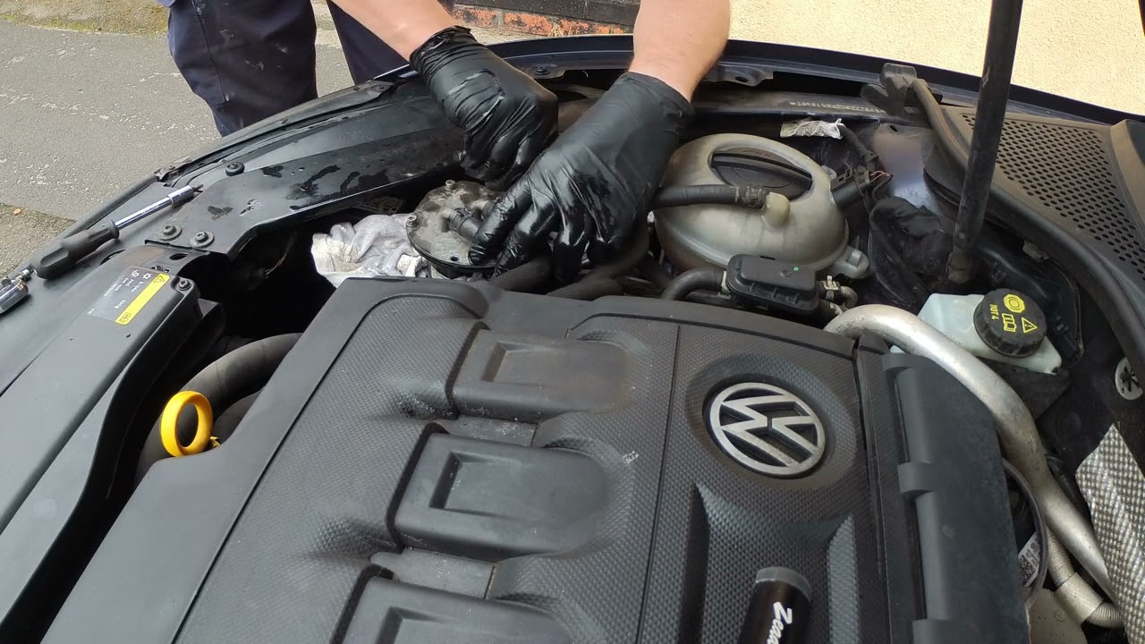 VW Passat Estate 2.0TDi B8, Fuel filter, Air filter, Cabin filter change (in a single take)
