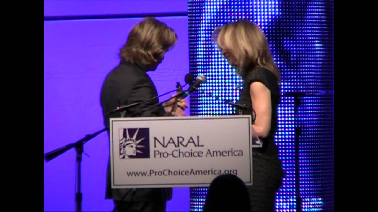 William H. Macy and Felicity Huffman Duet with Ukulele