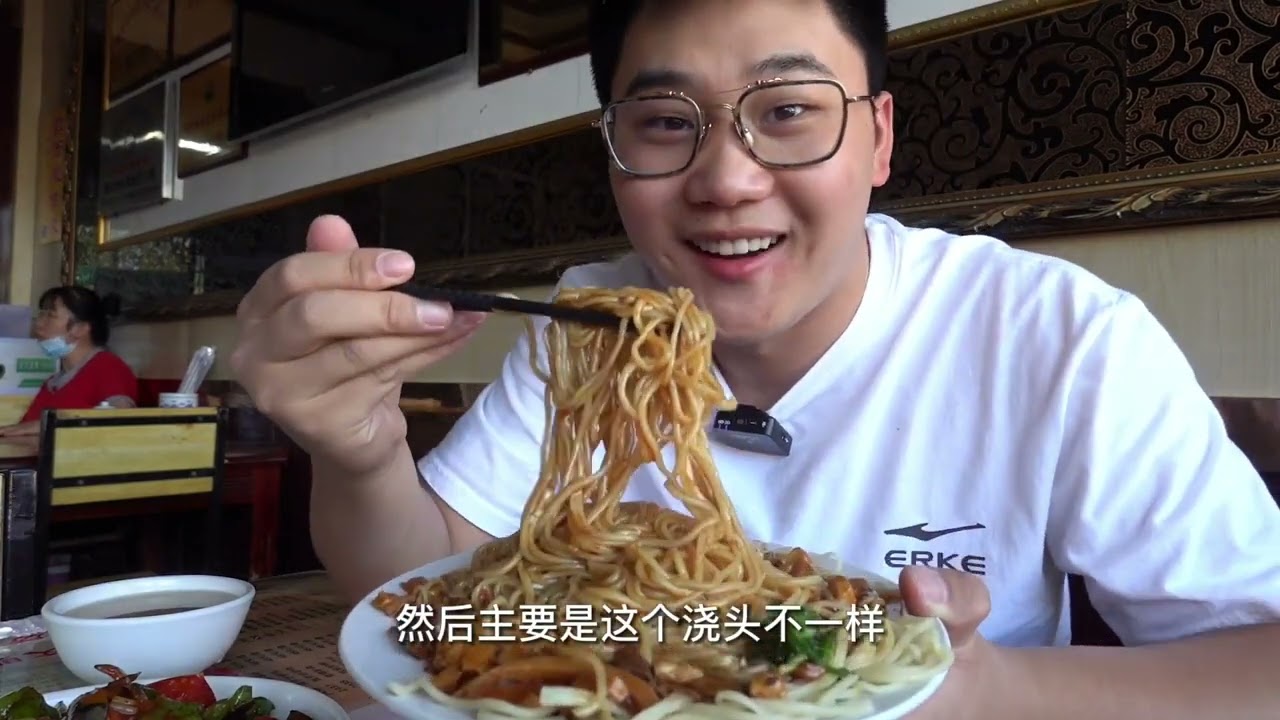 如果给你4000块只吃面你愿意吗？我的回答一定是：我愿意，虽然感觉有一点傻气，但是热爱坚持做一件事真的让我找到了我的人生价值，让我的内心无比的充实和快乐，并且在做这件事的时候 我感知到的并不是辛苦而
