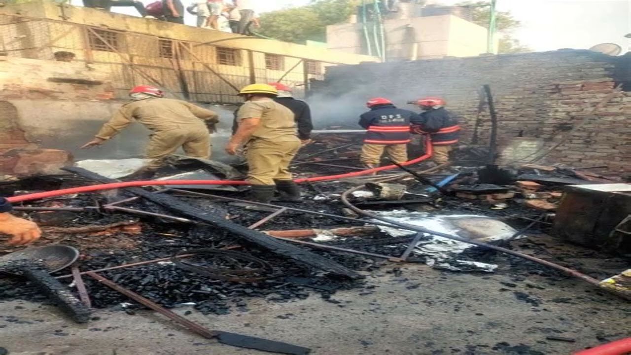 Delhi Massive fire breaks out in Rohinis jhuggi cluster  Video