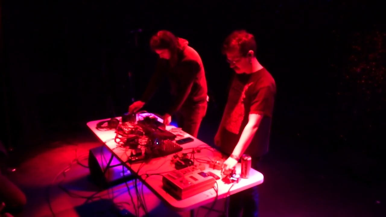 Ende Tymes 14 :: Mound Of Glass