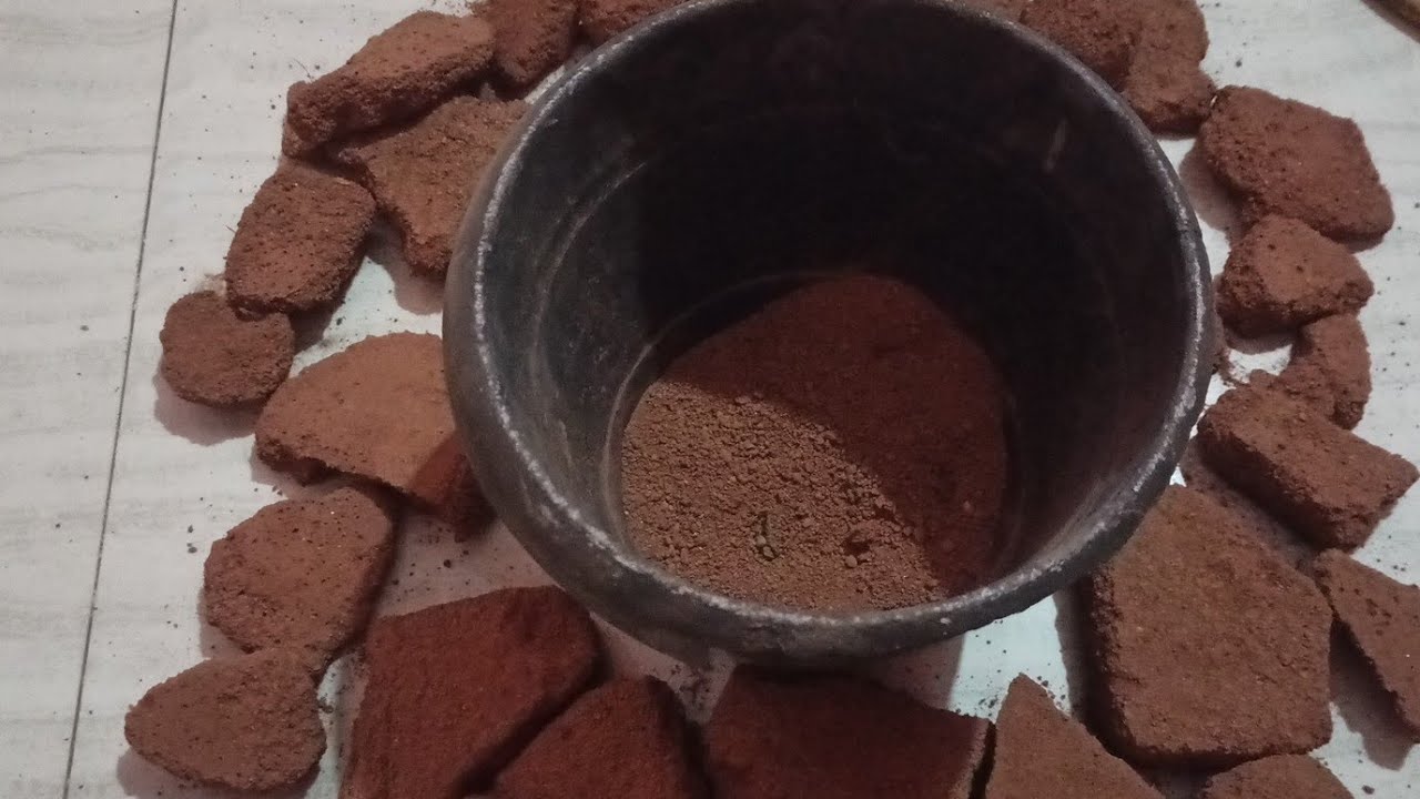 #grainy #red dirt chunks curmling in plastic pot #asmrtriggers #satisfying video 