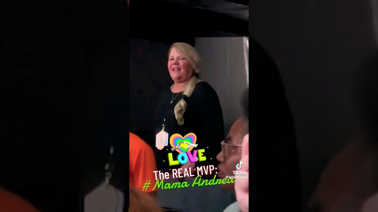 Taylor Swift Mom Andrea Swift vibing to Ready For it❤️| Eras Tour #taylorswift #shortsfeed #trending