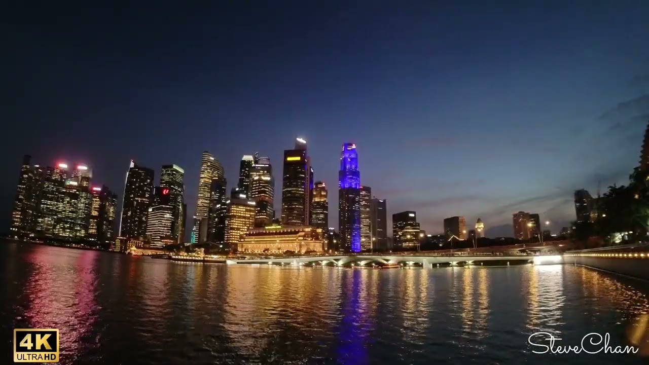 Marina bay | One location, two completely different worlds. ✨ Watch Singapore’s Marina Bay transform