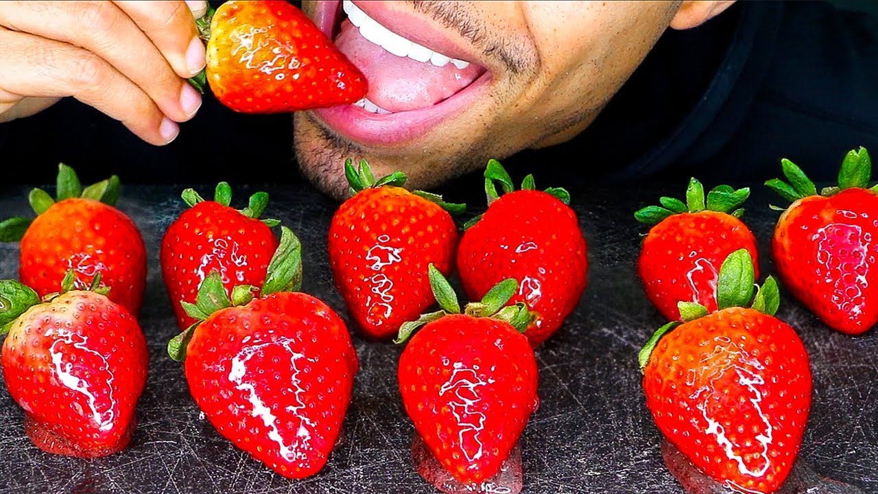 ASMR CANDIED STRAWBERRIES | EXTREMELY STICKY EATING SOUNDS | JUICY *BIG BITES* | NO TALKING
