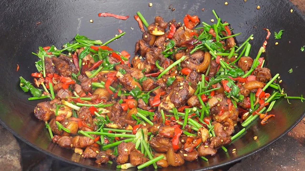 吃过酸辣猪肉吗？没想到猪肉还可以这么炒，五星级酒店可没有这个