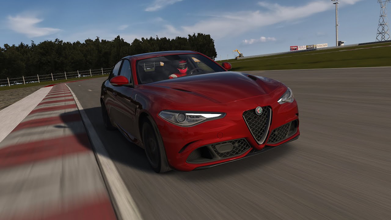Alfa Romeo Giulia Quadrifoglio | Cremona Circuit | Test Drive.