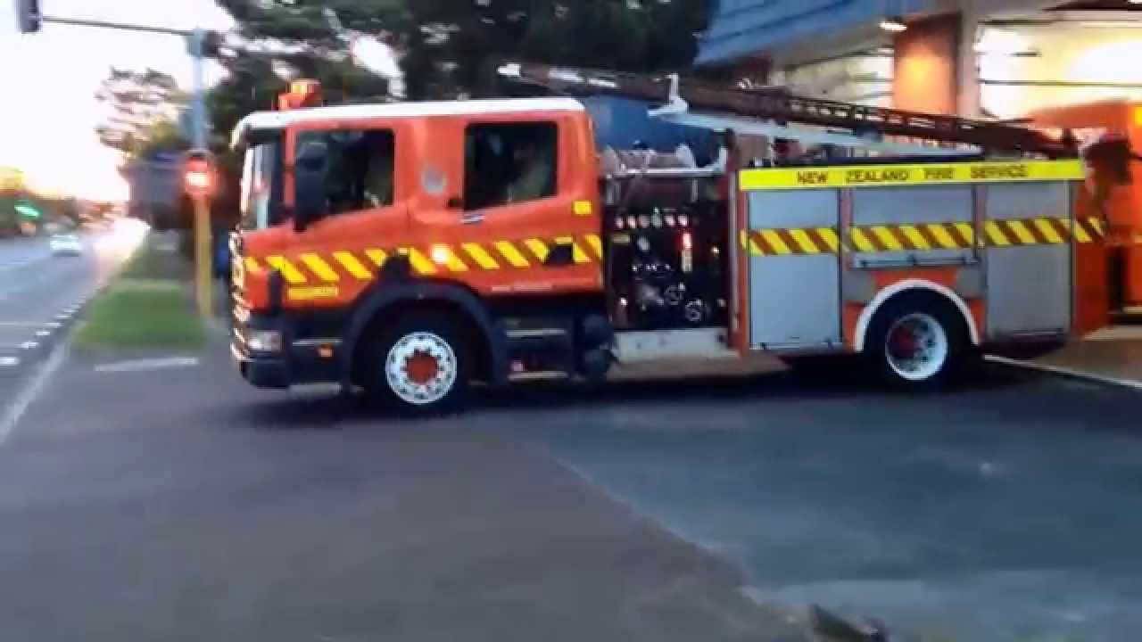 NZFS Auckland Appliance Balmoral 611 Responding